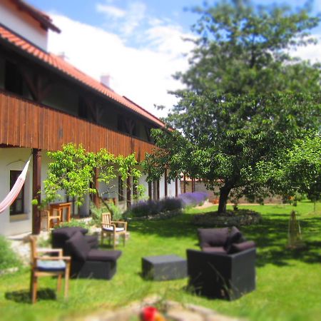 Holubnik Statecnych Zen Kralovych Hotel Luže Exterior foto