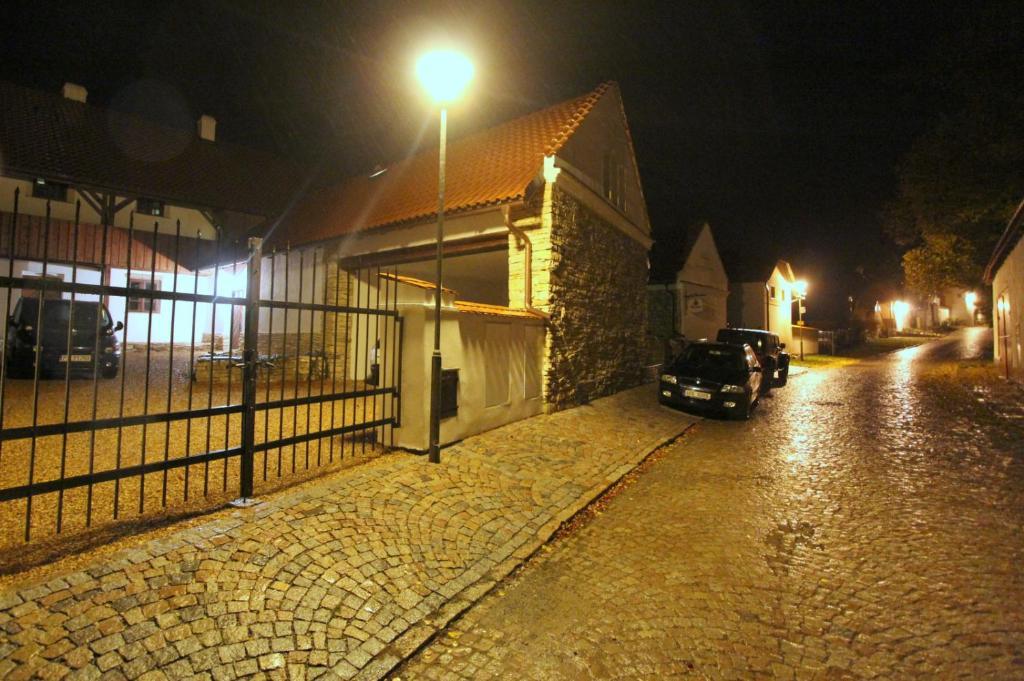 Holubnik Statecnych Zen Kralovych Hotel Luže Exterior foto
