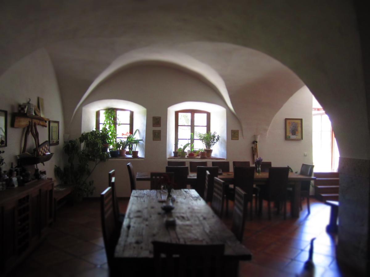 Holubnik Statecnych Zen Kralovych Hotel Luže Exterior foto