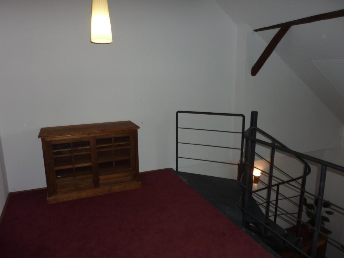 Holubnik Statecnych Zen Kralovych Hotel Luže Cameră foto
